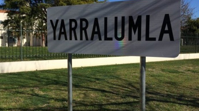 Yarralumla suburb sign e1441926154677 690x384